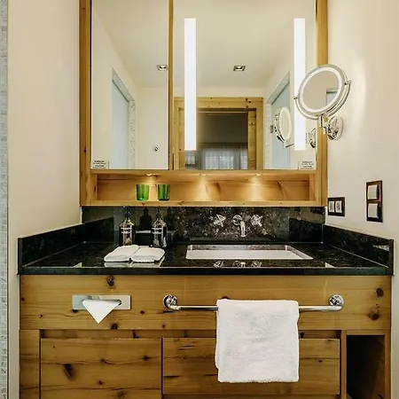 Отель Grand Tirolia Кицбюэль