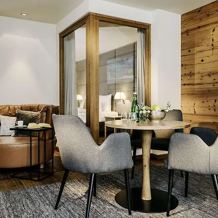 Ξενοδοχείο Grand Tirolia *