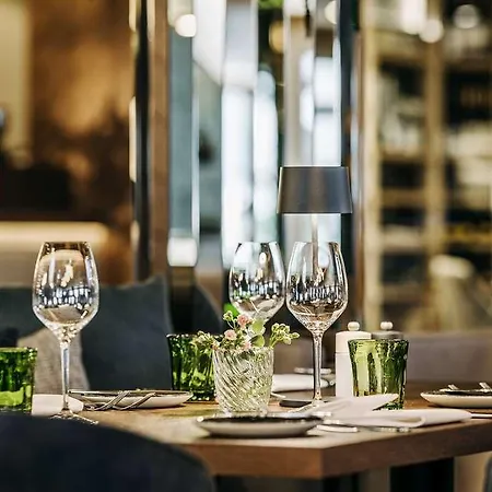 Hotell Grand Tirolia *