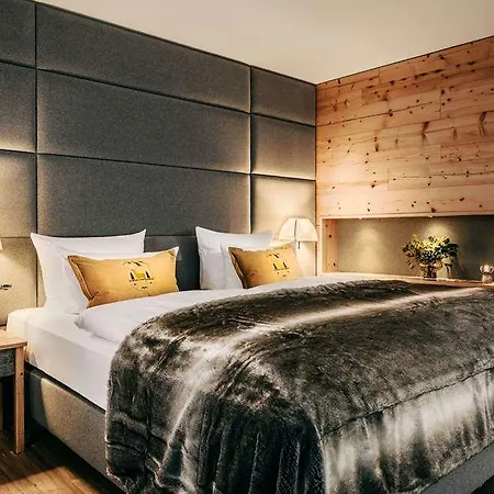 Hotell Grand Tirolia Kitzbühel