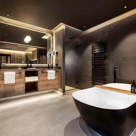 Отель Grand Tirolia Кицбюэль